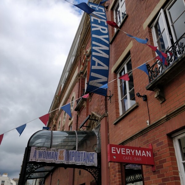 A review of Classic Spring Theatre Company’s performance of “A Woman of No Importance” at The Everyman Theatre, Cheltenham