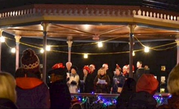 christmas-carols-in-the-bandstand.jpg