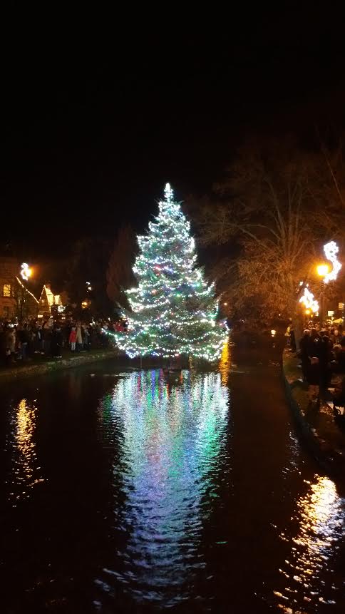 glos.info bourton on the water christmas lights