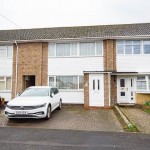 3 bedroom Terraced house For Sale - Cumberland Crescent, Cheltenham, GL51 8AL - £299,950